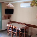 Nefelejcs Fagyizo Es Apartmanhaz Lägenhet
