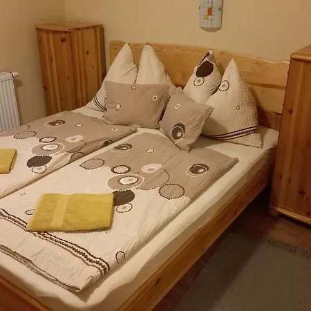 Nefelejcs Fagyizó és Apartamento *