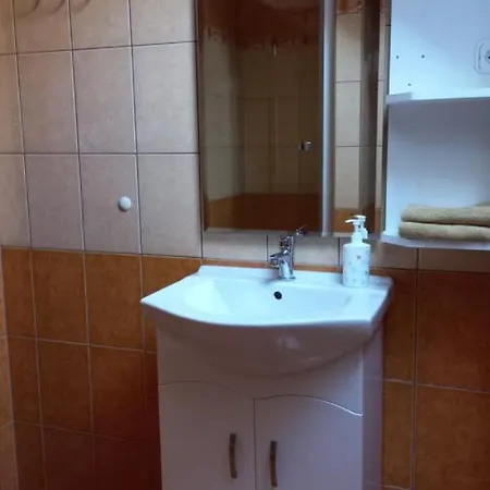 Nefelejcs Fagyizó és Apartamento Kistolmacs