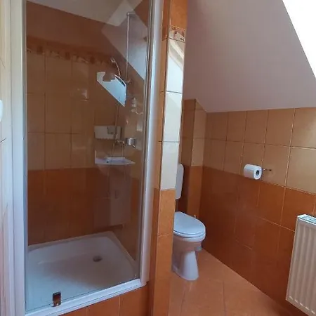 Nefelejcs Fagyizo Es Apartmanhaz *