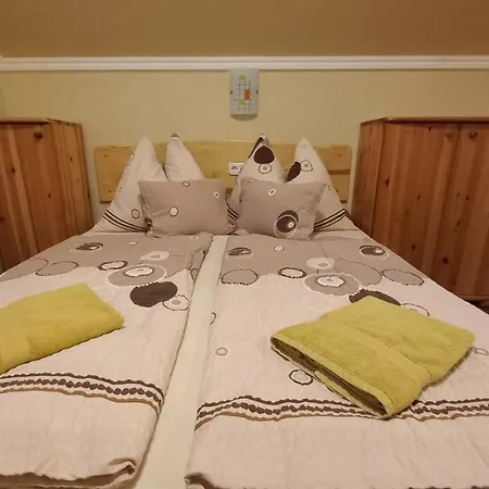 Nefelejcs Fagyizo Es Apartmanhaz * Kistolmacs