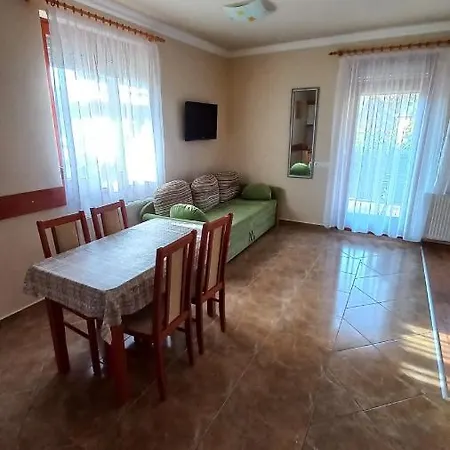 Apartment Nefelejcs Fagyizo Es Apartmanhaz *