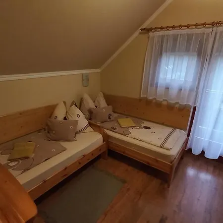 Nefelejcs Fagyizo Es Apartmanhaz Kistolmacs