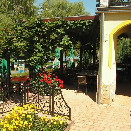 Nefelejcs Fagyizó és Kistolmacs