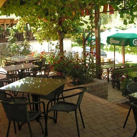 Nefelejcs Fagyizó és Apartamento