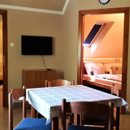Nefelejcs Fagyizo Es Apartmanhaz Kistolmacs
