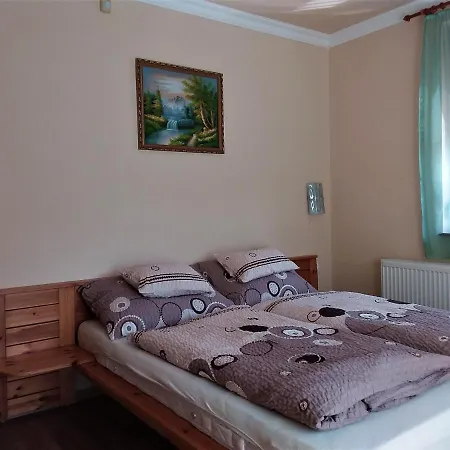 Apartment Nefelejcs Fagyizo Es Apartmanhaz