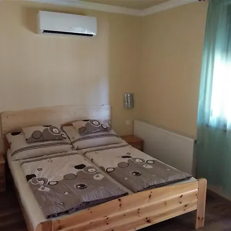 Apartment Nefelejcs Fagyizo Es Apartmanhaz Kistolmacs