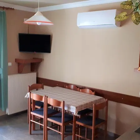 Nefelejcs Fagyizó és Apartamento