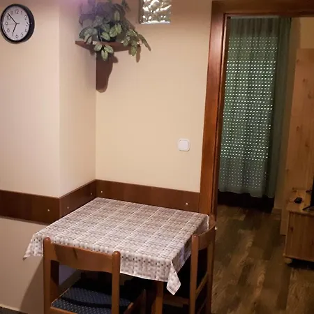 Nefelejcs Fagyizo Es Apartmanhaz