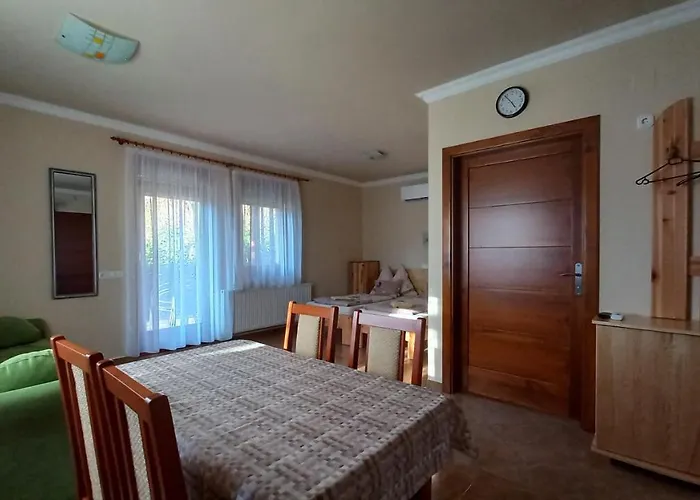 Nefelejcs Fagyizo Es Apartmanhaz Apartament *