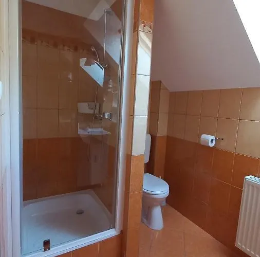 Nefelejcs Fagyizo Es Apartmanhaz *