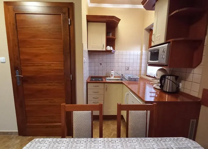 Nefelejcs Fagyizo Es Apartmanhaz Kistolmacs