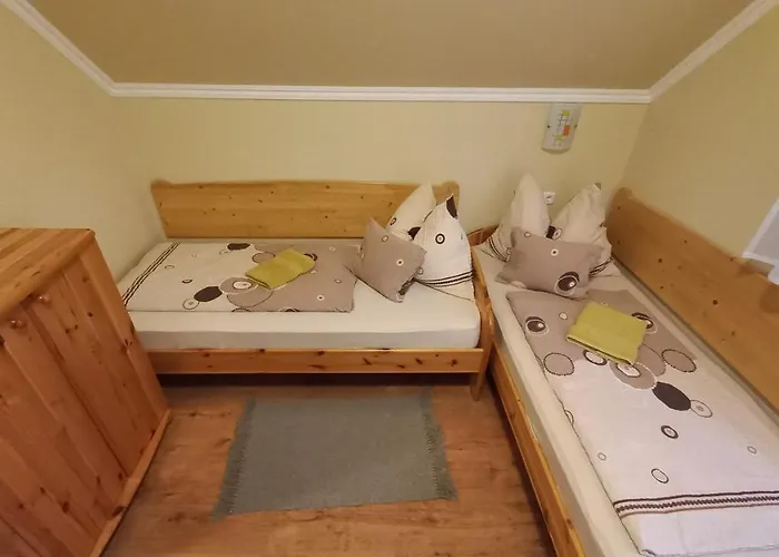 Nefelejcs Fagyizo Es Apartmanhaz