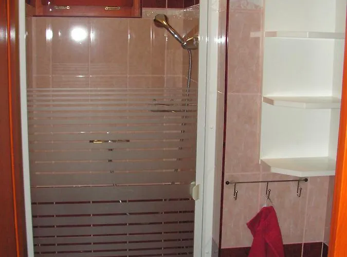 Nefelejcs Fagyizo Es Apartmanhaz