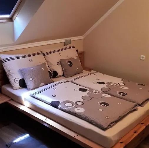 Nefelejcs Fagyizo Es Apartmanhaz Apartament
