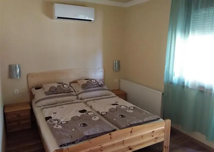 Apartament Nefelejcs Fagyizo Es Apartmanhaz Kistolmacs