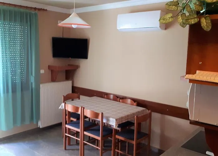 Nefelejcs Fagyizo Es Apartmanhaz Apartament