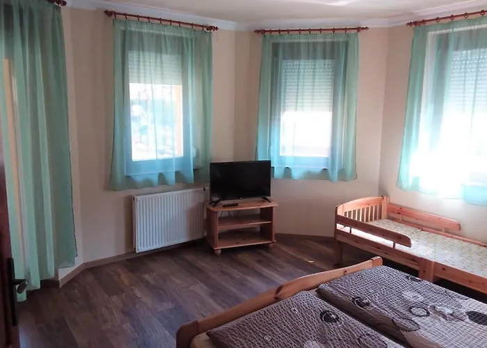 Apartament Nefelejcs Fagyizo Es Apartmanhaz Kistolmacs