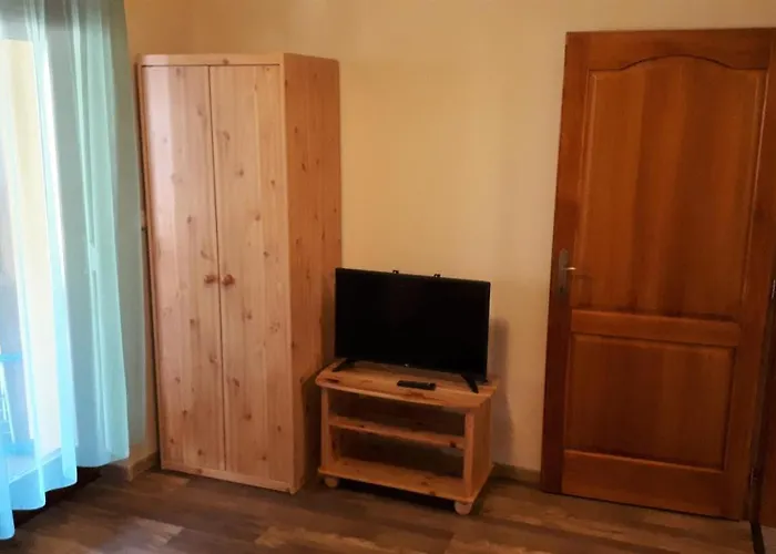 Nefelejcs Fagyizo Es Apartmanhaz Apartament